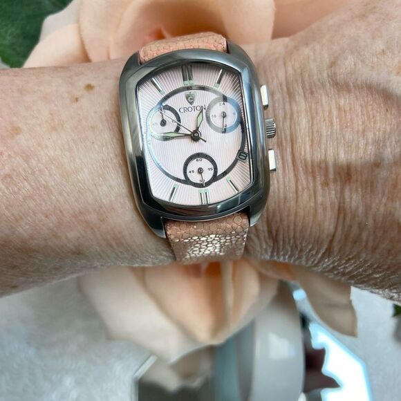 Croton All Stainless Steel Swiss Quartz Chronograph Pink Dial Sharkskin Strap - Picture 6 of 16